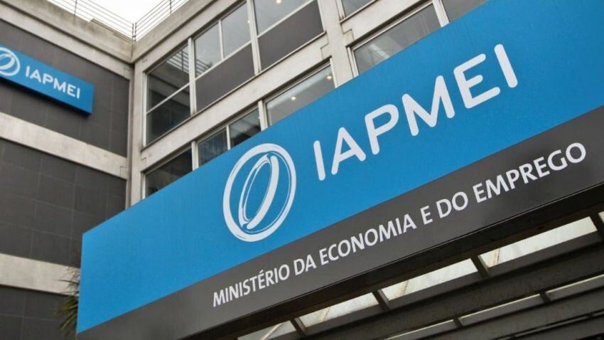 The new program was designed to attract professionals in specific fields, including those holding positions within organizations approved by IAPMEI, the Agency for Competitiveness and Innovation