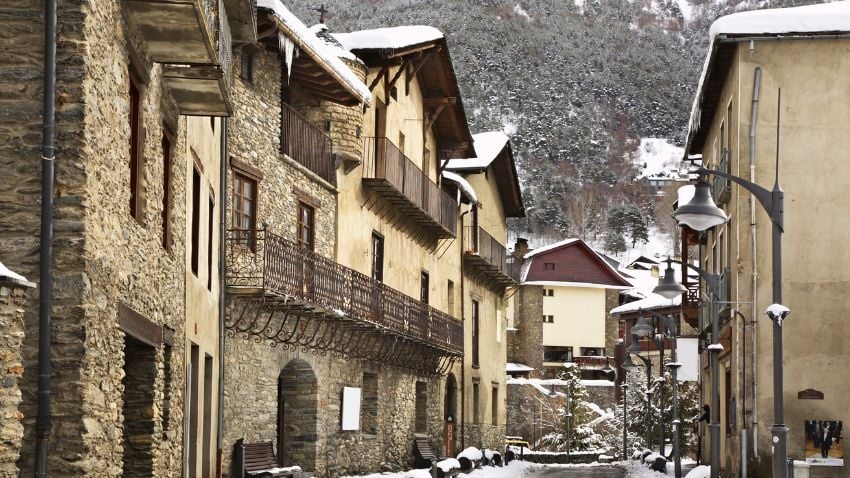 Andorra é um destino popular para expatriados e nômades digitais por causa dos benefícios fiscais