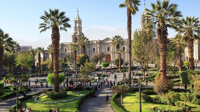 Arequipa offers a sunny, dry, high-altitude climate with over 300 days of sunshine, mild temperatures, and crisp mountain air at the foot of the majestic Misti Volcano