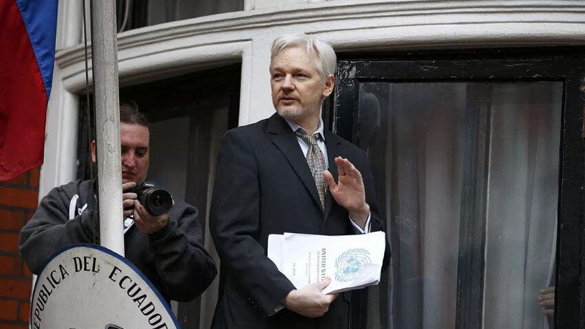 Assange exposed numerous sensitive pieces of information about powerful figures and even state secrets. Arbitrarily persecuted, his natural right to freedom of expression was completely curtailed