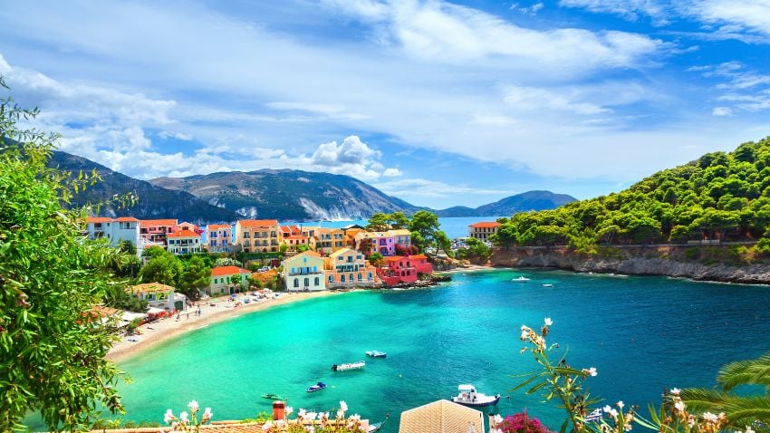 Assos Vilage, in Kefalonia, is looks like a paradise to relax with your family and friends in Greece