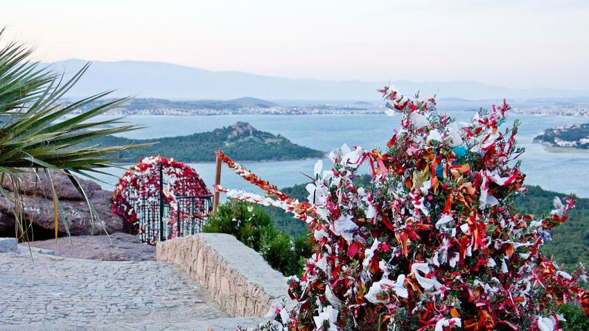 Ayvalik, Turquia - Ayvalik é um lugar recomendado para artistas e amantes da natureza, graças aos seus arredores pitorescos e deslumbrantes paisagens costeiras.