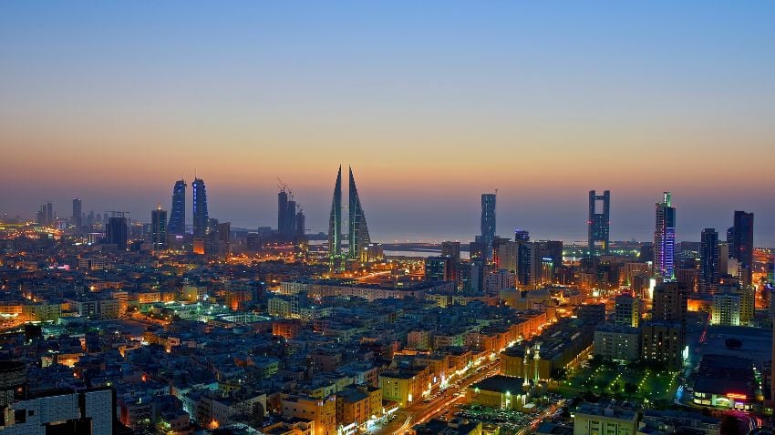 Bahrein desfruta de uma economia rica -  Bahrein é considerado um dos países muçulmanos mais abertos da região e abriga uma considerável população de expatriados. A obtenção de residência é bastante fácil, e o país oferece várias opções de Golden Visa 