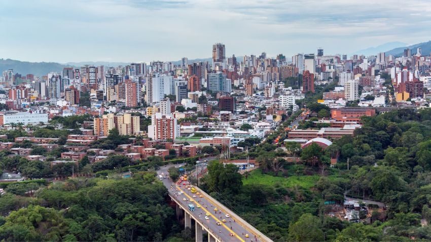 Bucaramanga has a special charm, resulting from the combination of colonial architecture and a relaxed lifestyle - Expats and tourists alike can enjoy a wide array of hotels, restaurants, and businesses, making it an attractive destination for those seeking a unique Colombian experience. - Colombia offers expats a diverse range of cities, each with its unique charm and lifestyle. Starting with Bucaramanga, known as the "City of Parks," it’s a green, calm city that offers a great quality of life with lower living costs compared to larger cities. For those looking for a coastal vibe, Barranquilla is a vibrant port city on the Caribbean coast, famous for its lively atmosphere and annual Carnival. Moving up the coast, Cartagena is rich in colonial history, boasting beautiful architecture, colorful houses, and a laid-back atmosphere, perfect for expats seeking a blend of culture and coastal living. Santa Marta offers a smaller-town feel with access to stunning beaches and the Sierra Nevada mountains, making it a perfect location for those who enjoy both the sea and adventure. It’s also a great starting point for exploring the Pacific and other South American countries.