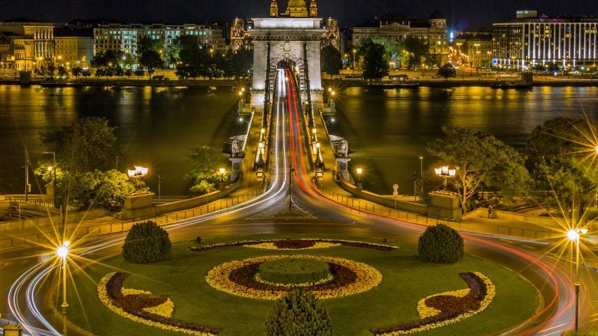 Ponte Chain em Budapeste à noite