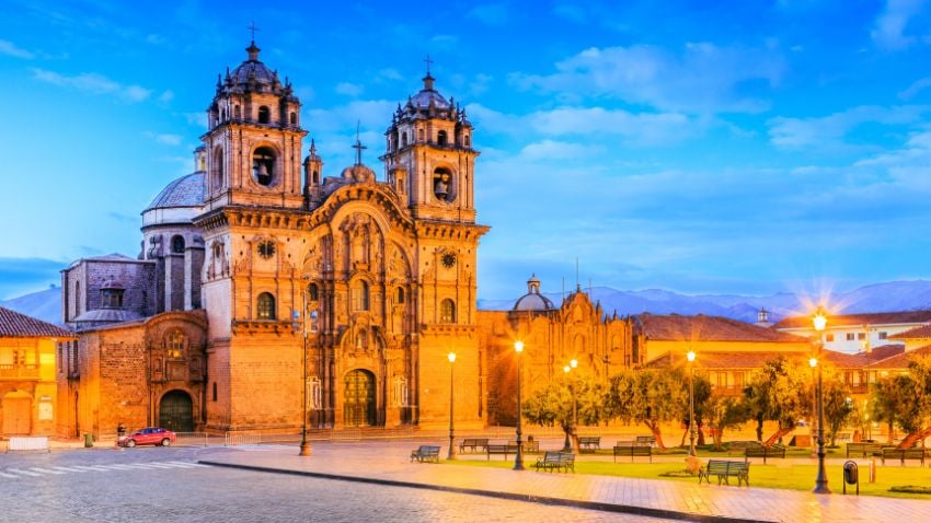 Cusco, Perú. Plaza de Armas en el ocaso
