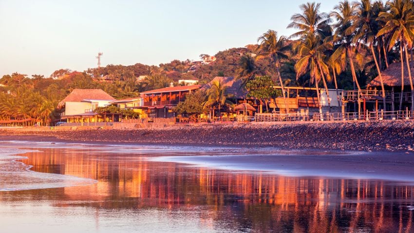 Debido a su clima tropical casi todo el año, los expatriados que viven en El Salvador pueden disfrutar de una variedad de actividades al aire libre