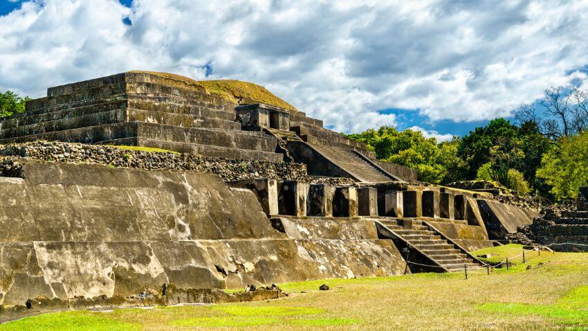 Ruinas mayas de El Tazumal en El Salvador