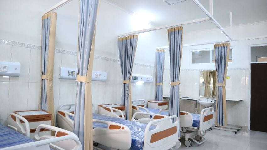 Emergency Room - Private healthcare in Brazil offers expats top-notch medical care. With its modern facilities, cutting-edge technology, and highly skilled staff, these hospitals meet international standards, ensuring expats feel confident and safe in their healthcare choices.