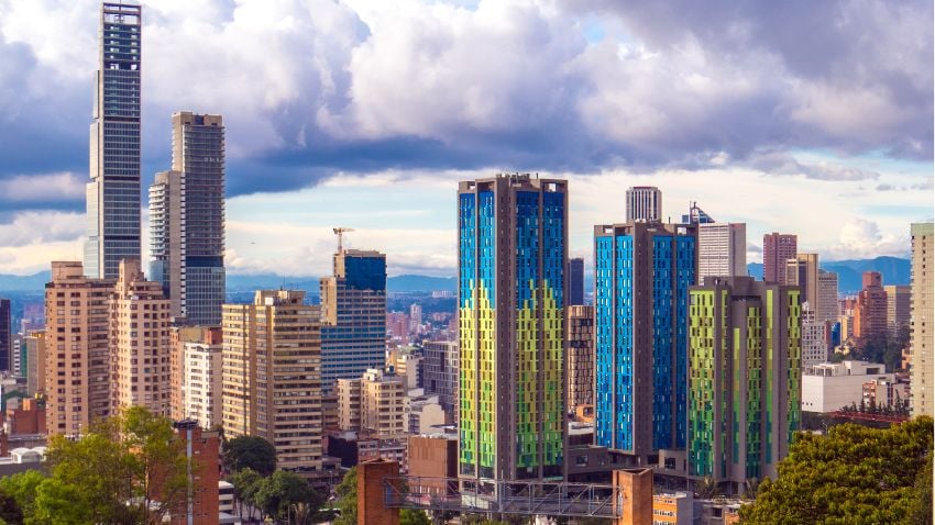 Expats can rest easy with a stable political environment in Colombia due to recent reforms and its commitment to democracy - Safety has vastly improved in Colombia in recent years, making it a much more attractive destination for expats and their families. 