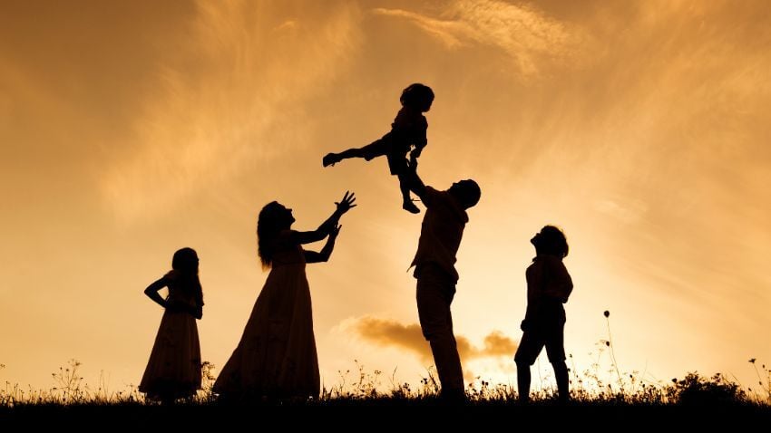 The new rules make the Qualified Investor program more family-friendly by allowing certain dependents to be added after approval while also creating a more streamlined path for investors pursuing Panamanian citizenship.