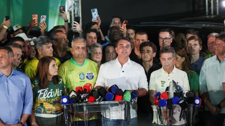 Flávio Bolsonaro challenges Brazil’s presidential election results and calls for the vote to be annulled, citing alleged irregularities in the extension of voting hours