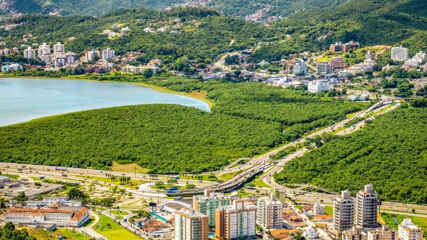 Los expatriados que eligen vivir en Florianópolis, Santa Catarina, pueden disfrutar de una alta calidad de vida en una de las ciudades llenas de belleza natural de Brasil