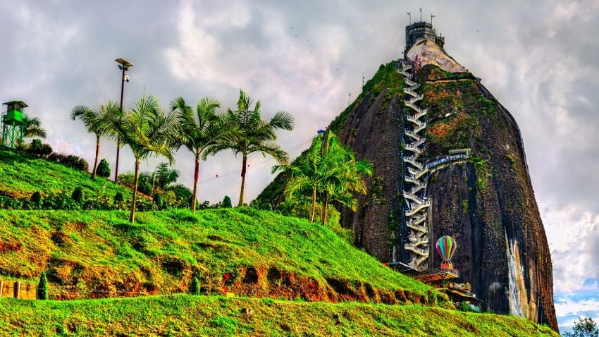 For expats, retirees, and digital nomads, the lower cost of housing, healthcare, transportation, and everyday expenses translates into greater financial flexibility and a more comfortable lifestyle