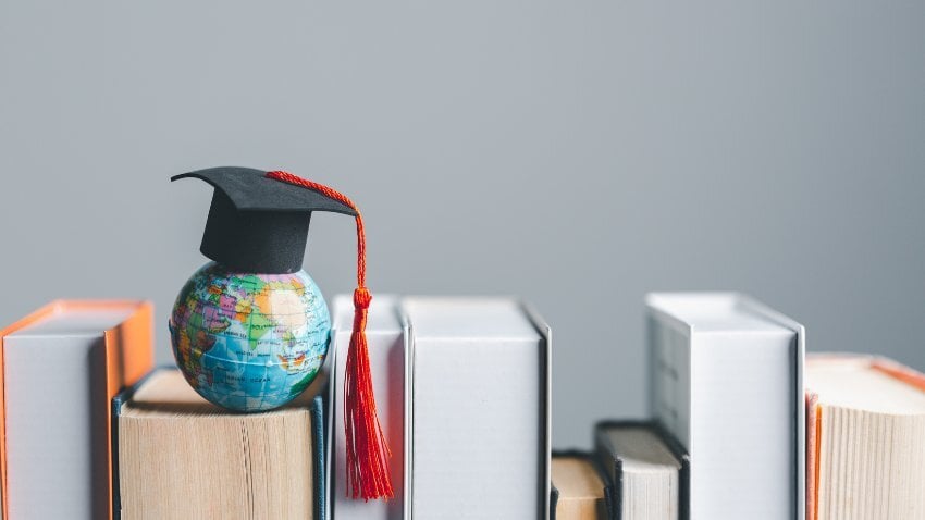 To qualify, you’ll need a degree, funds, insurance, housing proof, and a career plan. Some countries require language skills and proof that you’re actively job hunting