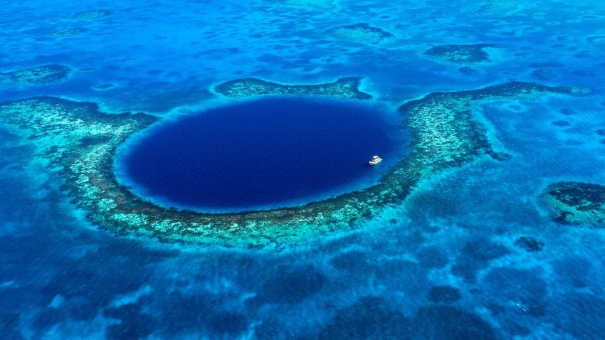 Great Blue Hole, Belize - A proteção de ativos é uma necessidade, não uma opção. É o fosso ao redor do seu castelo de riqueza