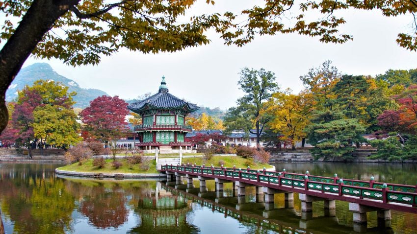 El Palacio Gyeongbokgung es un lugar famoso en Seúl para visitar mientras estés allí