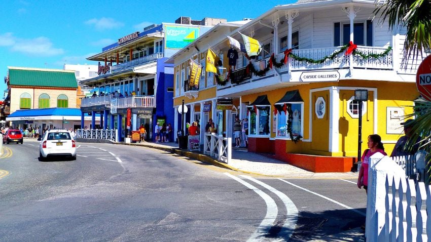 Proprietários de imóveis nas Ilhas Cayman podem desfrutar de seu paraíso sem se preocupar com impostos sobre propriedade ou imposto de renda