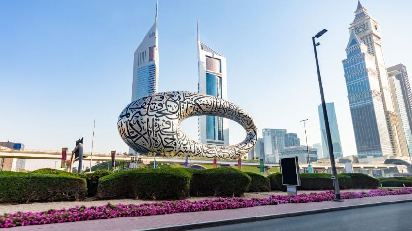 Além do ambiente de negócios favorável, os Emirados Árabes Unidos estão empenhados em diversificar sua economia e garantir sua posição de longo prazo