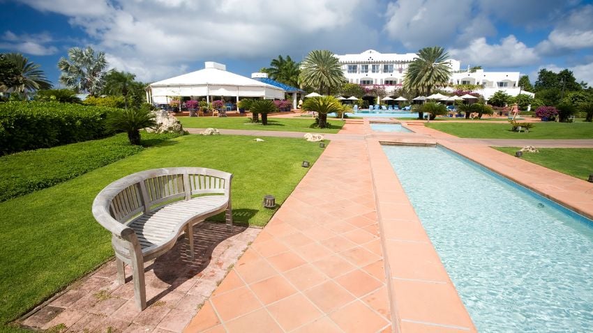 Os indivíduos podem obter residência em Anguilla por meio de investimentos significativos no país