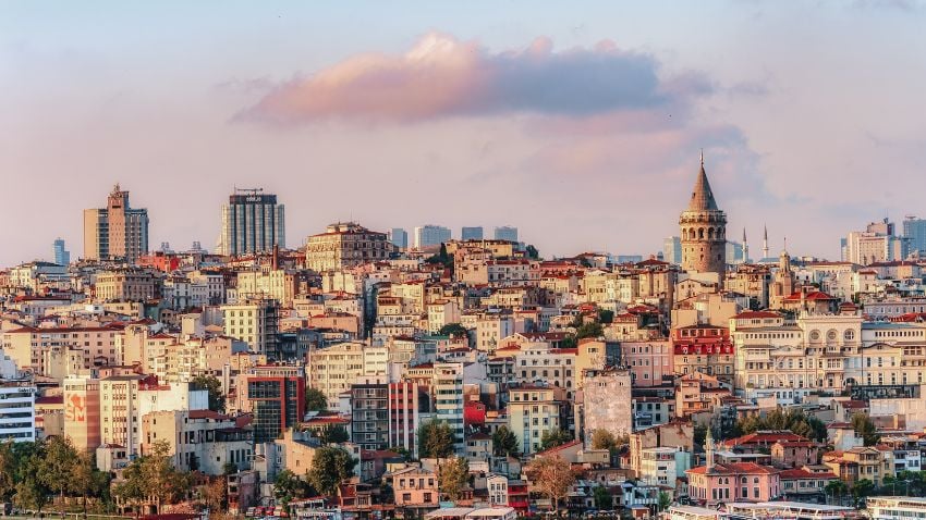 Paisagem urbana de Istambul, Turquia, com a Torre Gálata.