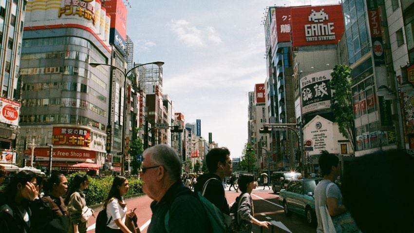 In Japan, where safety is reflected not just in statistics but in everyday life, people walk peacefully through Tokyo’s streets, day or night, in one of the safest countries in the world.