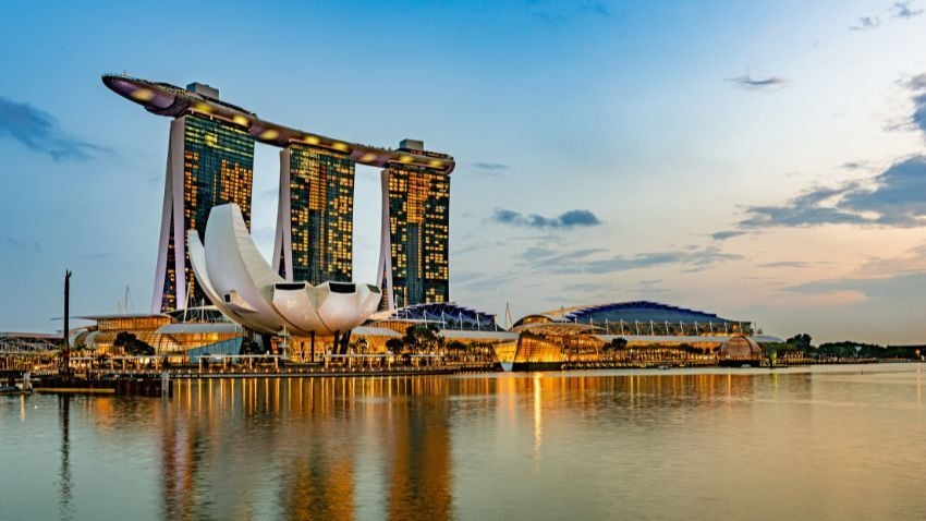 Living In Singapore: Pros & Cons You Should Know