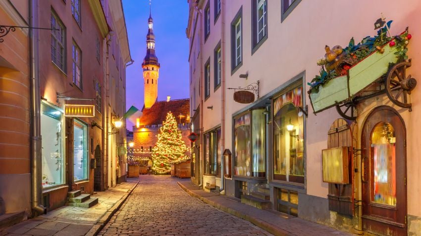 Vivir en Tallin te permite apreciar la increíble decoración navideña de la ciudad