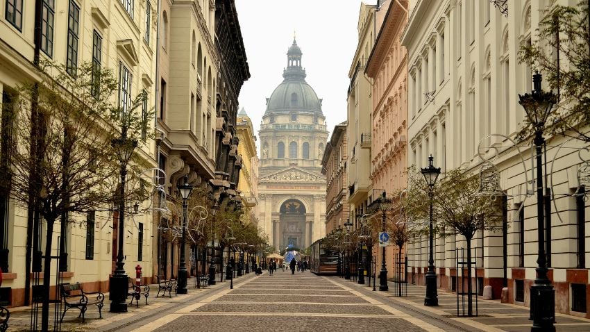 Rua principal de Budapeste