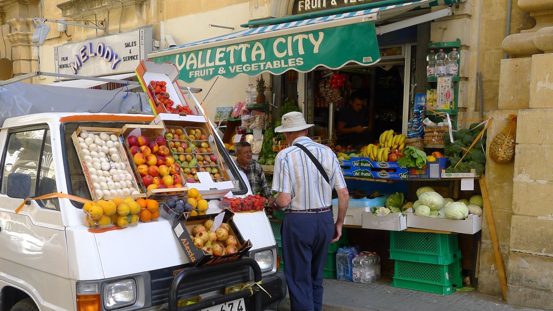 Vendedores de fruta en las calles de La Valeta, capital de Malta