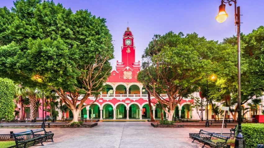 Mérida blends a relaxed pace, strong local culture, and a reputation for safety, making it a favourite for families and long-term expats