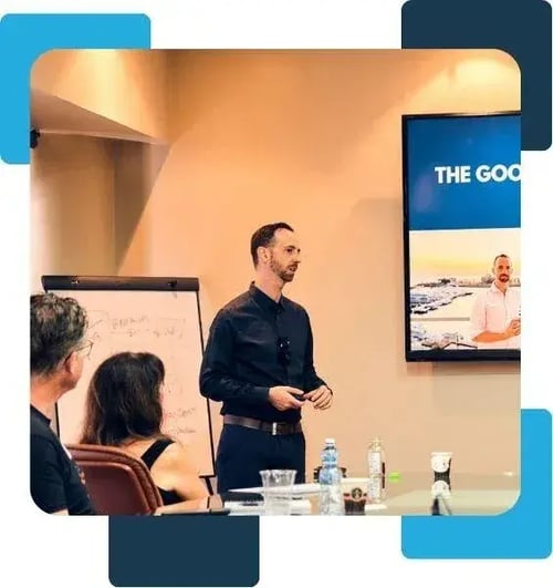 Mikkel Thorup giving a private presentation to members
