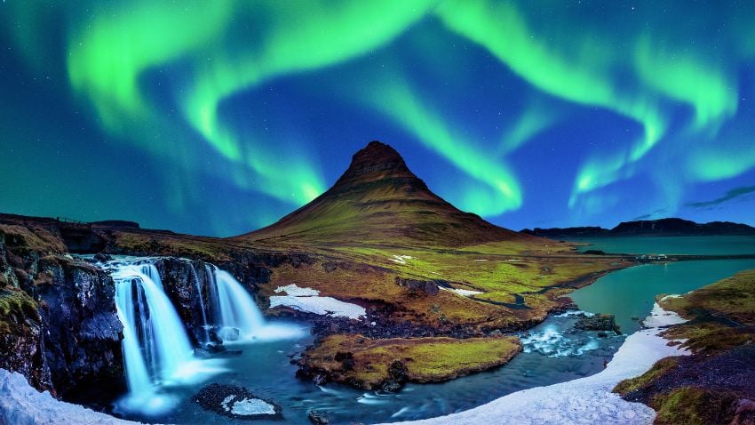 Aurora Boreal en Kirkjufell, Islandia