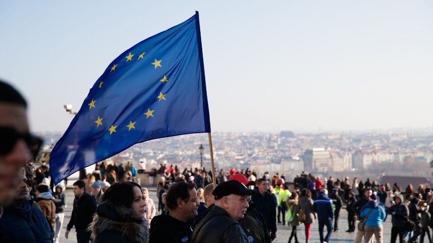 O acesso ao Espaço Schengen e à UE, juntamente com fortes laços diplomáticos, faz da Europa, apesar dos seus desafios, um destino turístico de topo com alguns dos passaportes mais poderosos do mundo