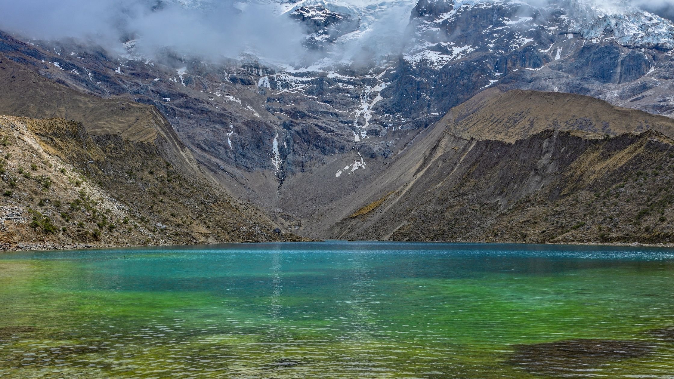 Laguna de Llanganuco, ubicado en la Cordillera Blanca