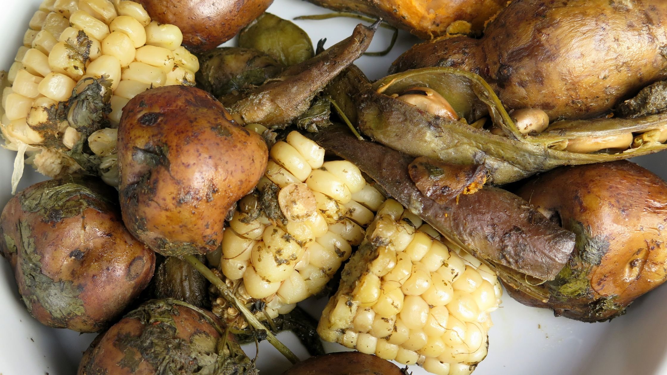Pachamanca, comida típica de los andes de Perú