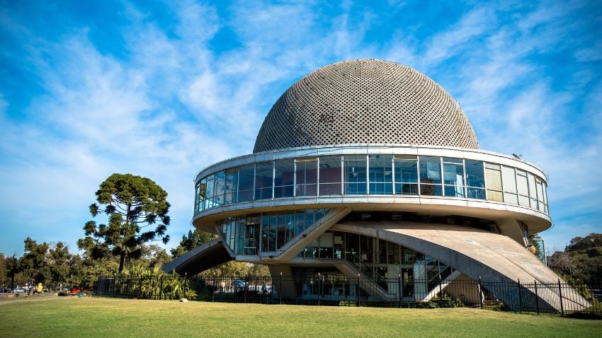 Planetarium, Buenos Aires - Argentina is a nation of taxes, which means that if you want to work again, even though you may still retire in Argentina, you'll have to pay surcharges ranging from 5-35%, according to the ANSES website.