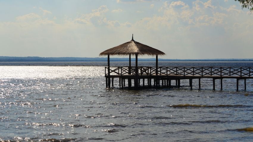 Lago Ypacarai em San Bernardino, Paraguai