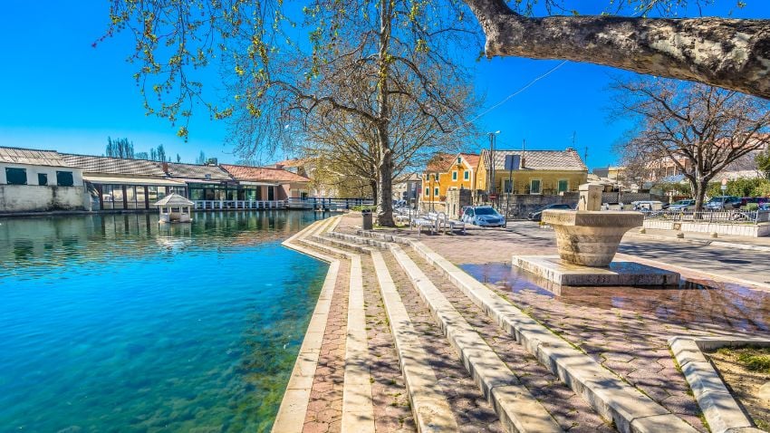 Centro de la ciudad de Solin, Croatia