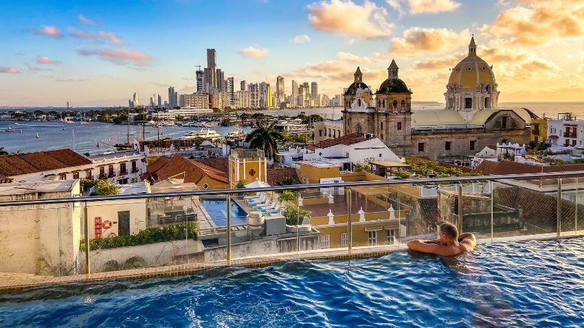 Cartagena, Colômbia: Uma joia de história, cultura e potencial de investimento! Com turismo em expansão, incentivos fiscais e um mercado imobiliário próspero, esta cidade costeira oferece luxo, charme e oportunidades lucrativas para investidores experientes