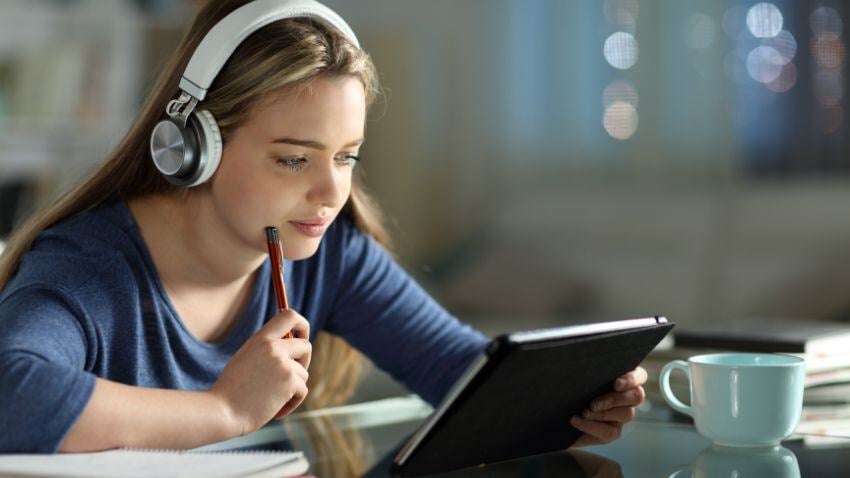 Student e-learning with noise-cancelling headphones