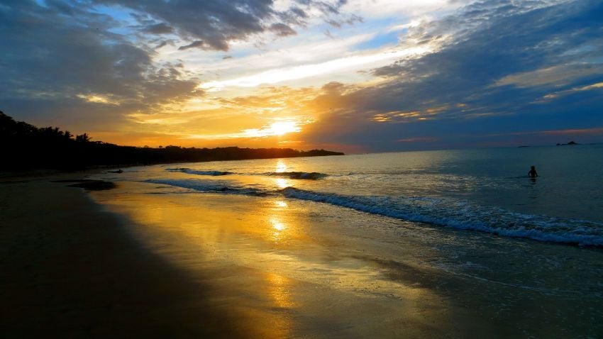 Tamarindo offers sun, surf, and a laid-back social scene, perfect for beach lovers, yogis, and expats chasing the pura vida lifestyle