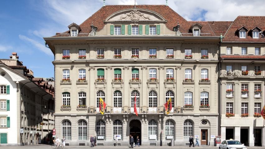 Switzerland offers highly stable, globally trusted offshore banking with strong currency protection, strict regulation, and remote account-opening options.