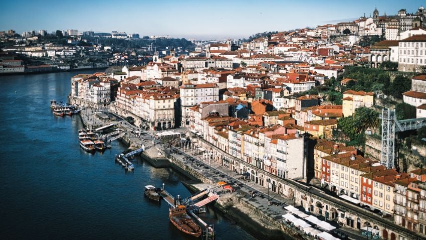 Tavira’s slow pace makes it one of the best places in Portugal for a relaxed and timeless atmosphere. Tavira is located at the eastern end of the Algarve, far from the resort towns along the southern coast