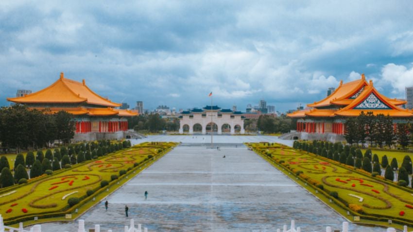 El Salón Conmemorativo Nacional de Chiang Kai-shek es un destino popular para turistas y nómadas digitales