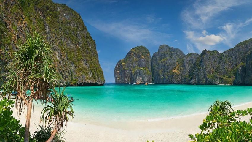 The Phi Phi Islands - Digital nomads often rely on a range of tools, from laptops and phones to computers, to conduct their business remotely. Thailand recognizes the importance of reliable internet and efficient communication, making cities like Bangkok, the capital, particularly appealing with its modern infrastructure and vibrant business environment.