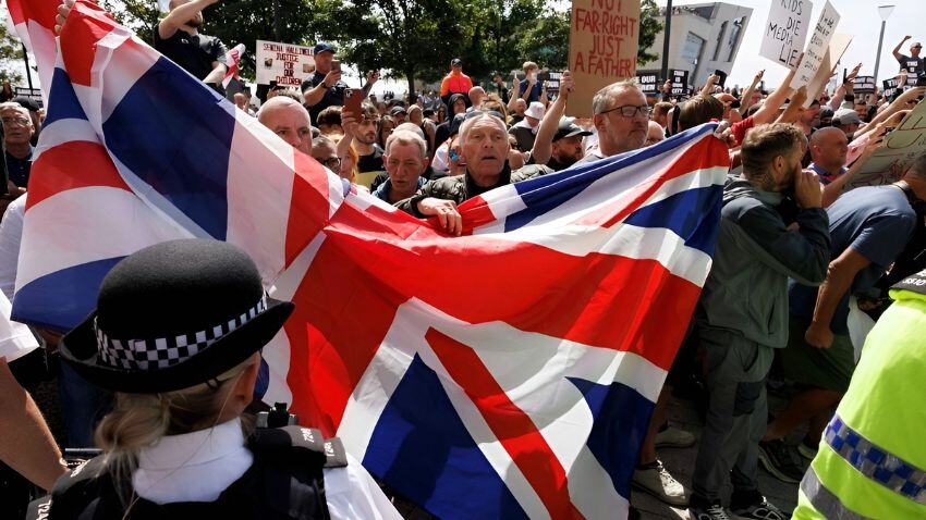 The UK has long been bogged down by burdensome regulations and bureaucracy, creating a hostile environment for productive capital. The government has artificially sustained traditional labour structures rather than fostering technological innovation (Photo: REUTERS)