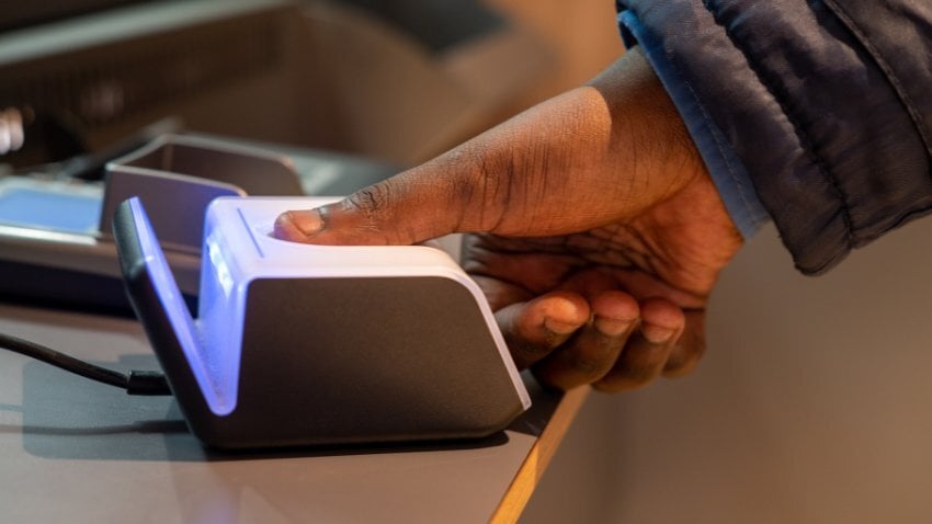 For Argentina to join the U.S. Visa Waiver Program, it must cut its visa refusal rate below 3%, issue secure biometric passports, share security data, and maintain strong border and law enforcement