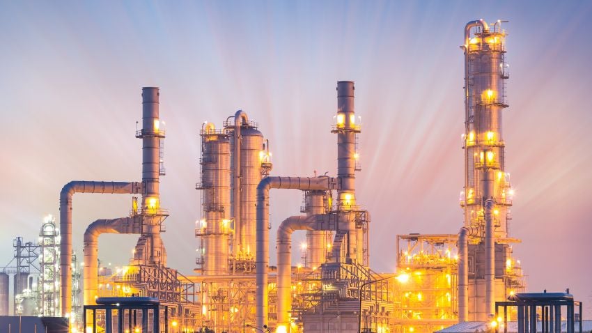 As refinarias de petróleo são um dos investimentos disponíveis para você em Omã.