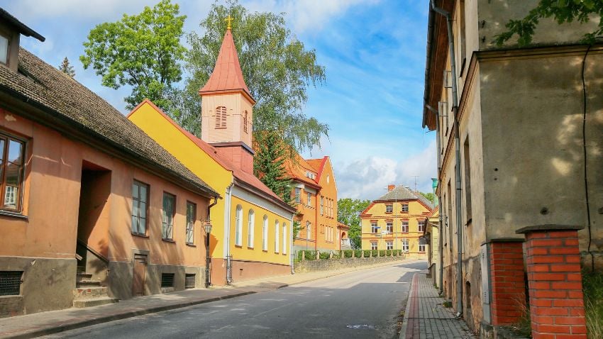 Casas tradicionales en Cesis, Letonia